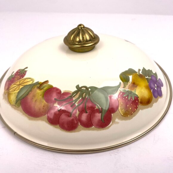 VTG MarketSquare Hudson’s Bay 2.4L Enamel Casserole with Brass Handles Taiwan - Picture 8 of 12